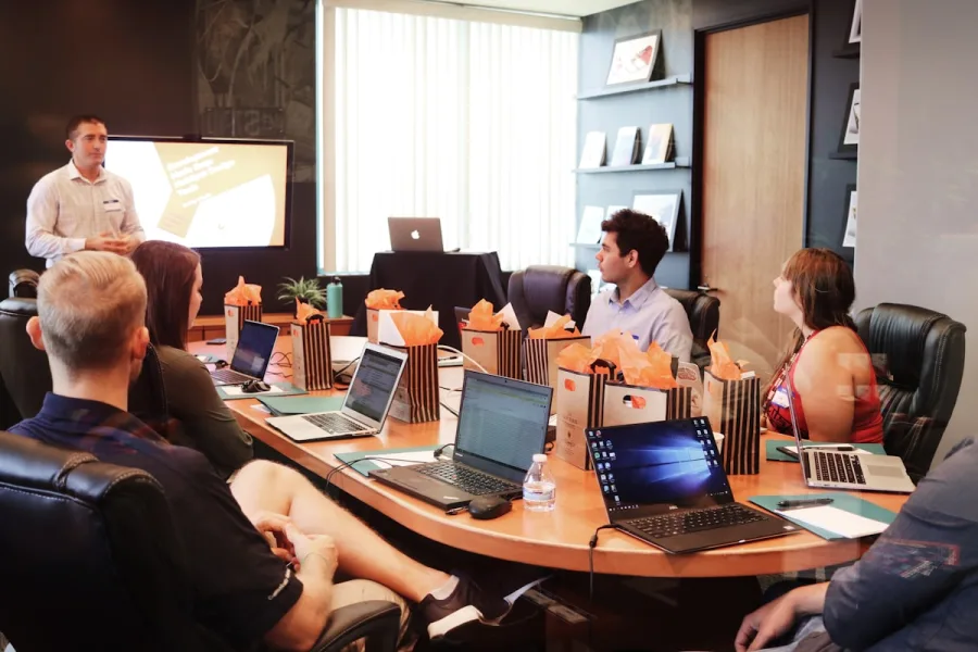Recruiting operations dashboard and hiring analytics review